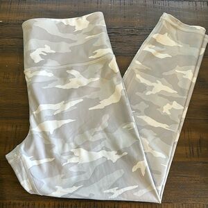 Athleta Elation Camo 7/8 Tights Size L